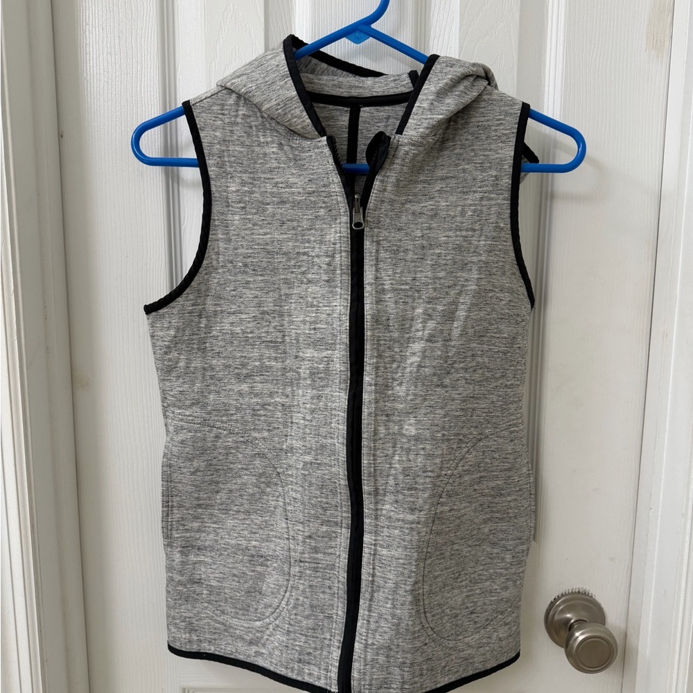 Lululemon Inscuplt reversible hooded vest. Gray Sleeveless Zip-Up Hoodie Vest